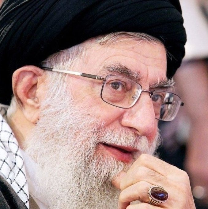 یقین آدمی ما همانی نیست که نام ما را داشت پرده ای مخفی تر تا موعدش نرسد پرده نمی افتد.