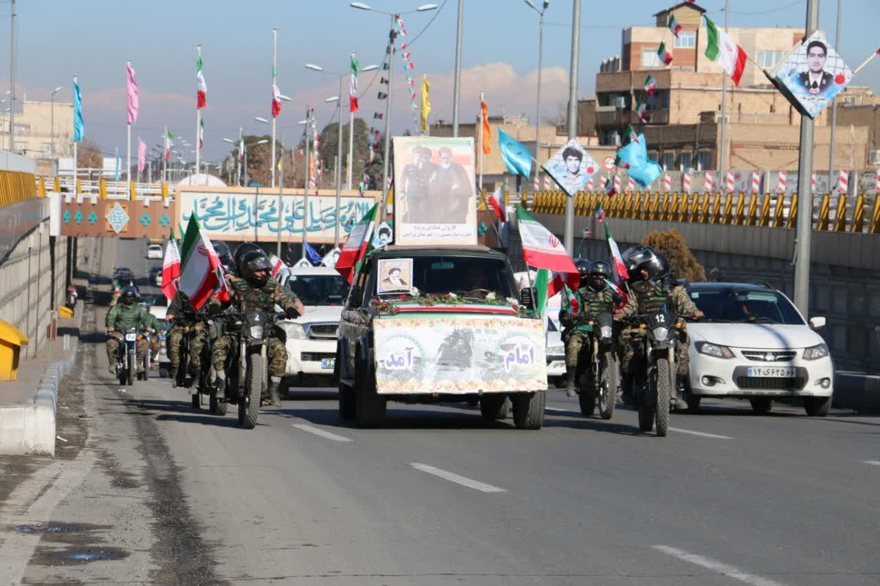 کاروان نمادین ورود امام راحل به کشور در ورامین به حرکت درآمد