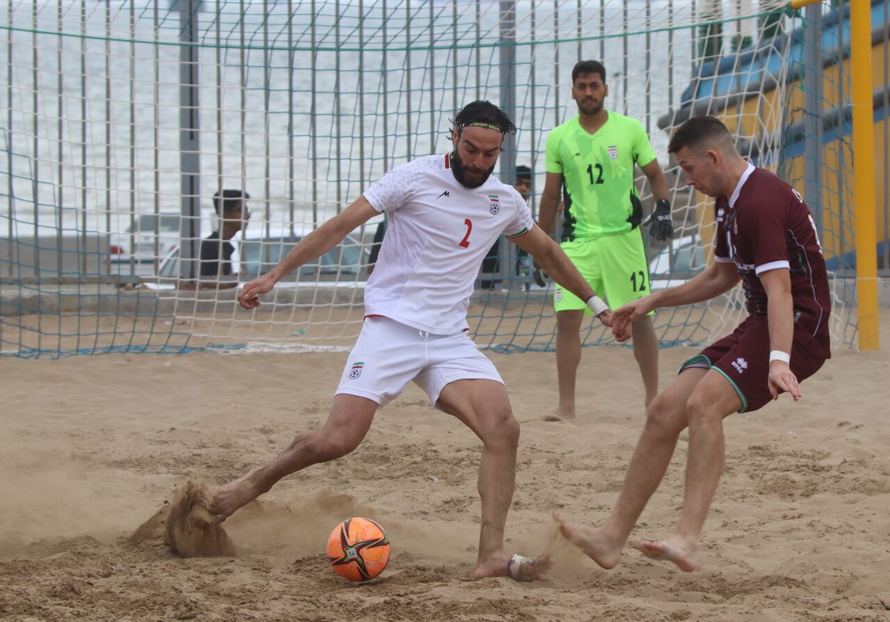 بهره‌برداری از زمین والیبال و فوتبال ساحلی در باقرشهر