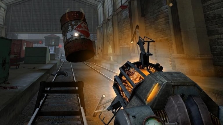 «تفنگ جاذبه» (Gravity Gun) بازی half life 2 در حال پرتاب بشکه منفجر شونده