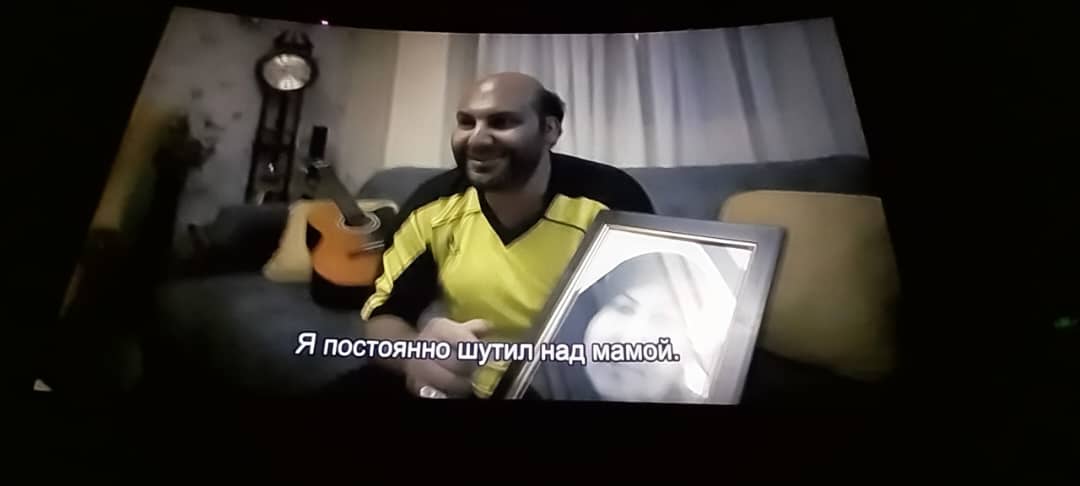 عکس صحنه فیلم وعکس مادر مالک در قالب شیشه ای 