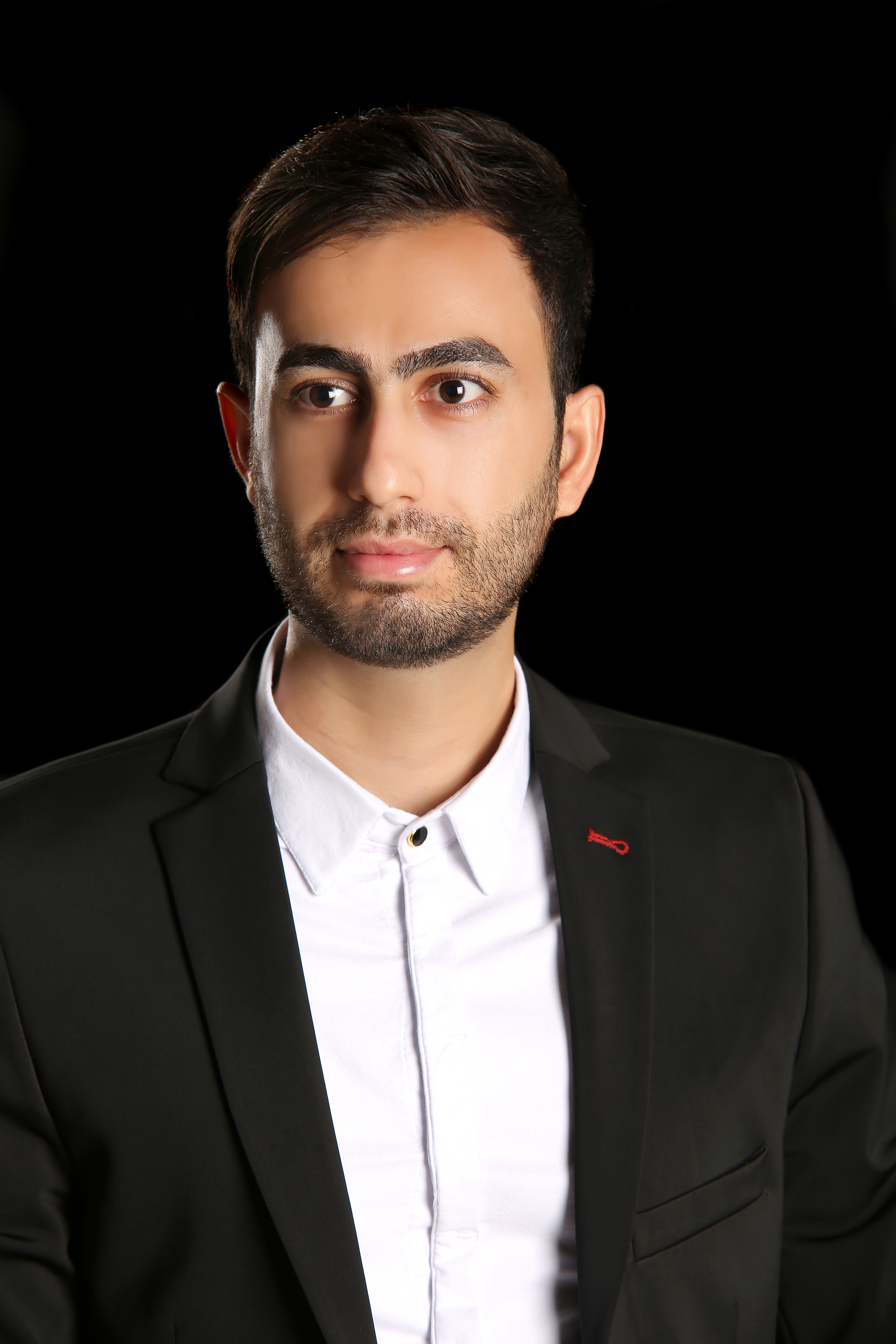پویا عاشوری