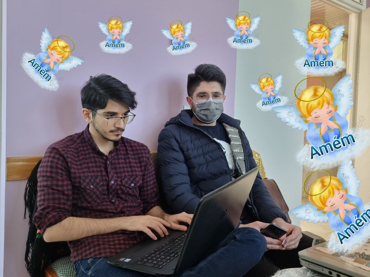 کاری دارم سِحر آمیز  با شیوه ای سِحر آمیز  با خدمتی سِحر آمیز  برای پاداشی سِحر آمیز