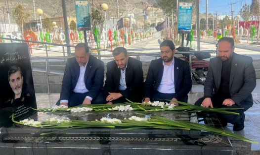 حضور مدیر عامل صندوق تامین خسارت های بدنی در گلزار شهدای زاهدان در آستانه چهل و چهارمین سالگرد انقلاب اسلامی