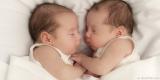 uawa_lovely-baby-twins-sleeping-pose-picture-idea-750x375.jpg